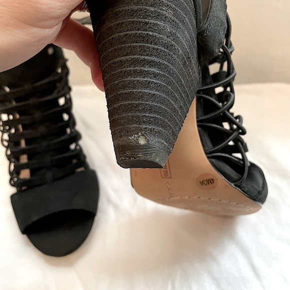 Vince Camuto Women’s Black Leather Sandals 4 - Picture 8 of 8